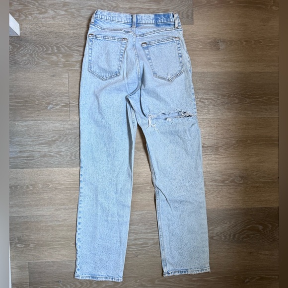 Abercrombie & Fitch The 90’s Straight Ultra High Rise Light Wash Destroyed Jeans - Picture 6 of 6